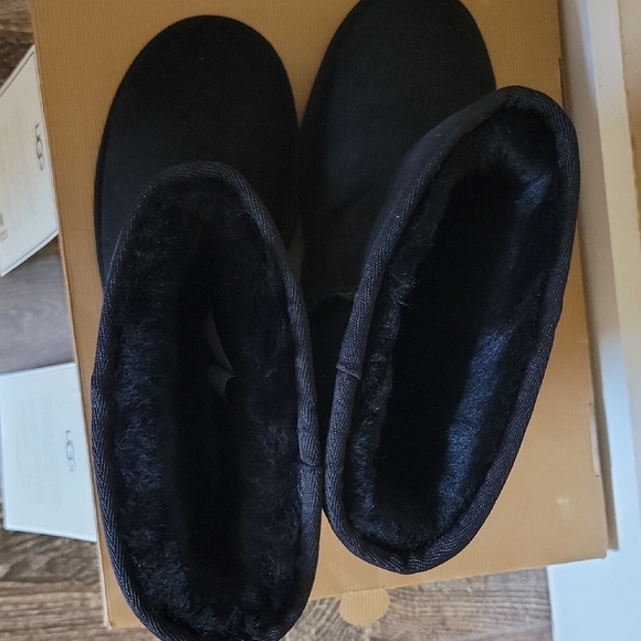UGG Classic Black Winter Boots - Picture 12 of 16